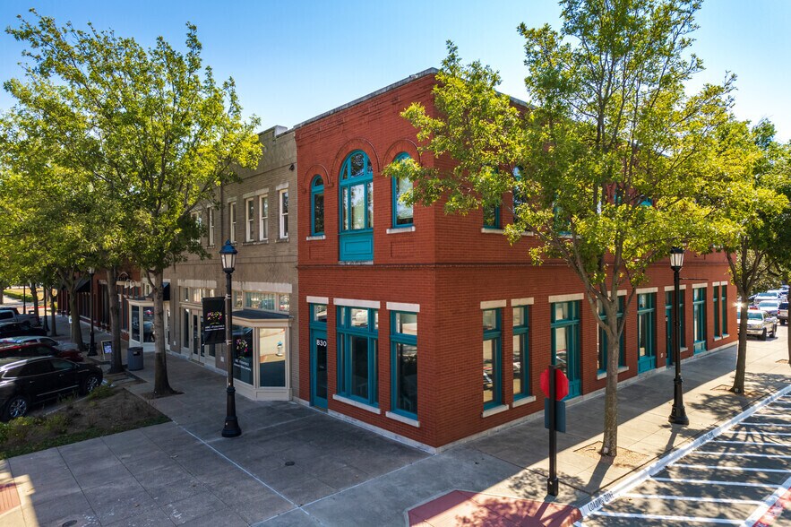More Photos Of 800 Parker Sq, Flower Mound Storefront Retail Office For Lease