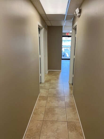 More Photos Of 6315 Presidential Ct, Fort Myers Office For Lease