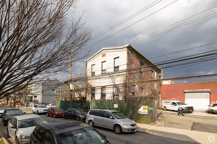 More Photos Of 2201 121st St, College Point Industrial For Lease