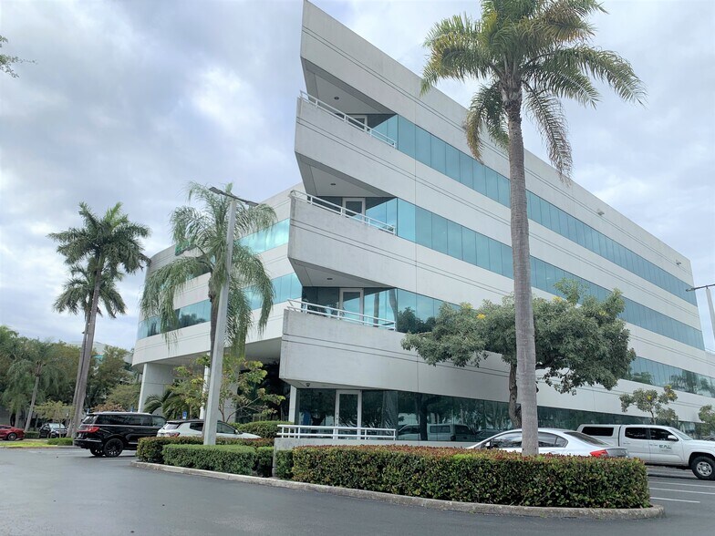 More Photos Of 5959 Waterford District Dr, Miami Office For Lease