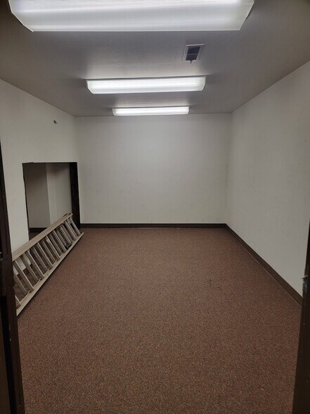 More Photos Of 707 S Main St, Lebanon Office For Sale