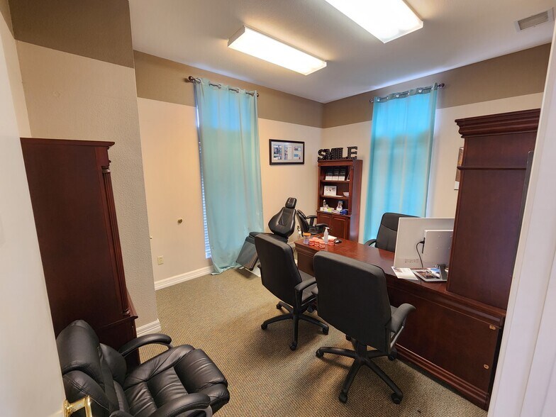 More Photos Of 300-320 E Edgewood Dr, Friendswood Medical For Lease