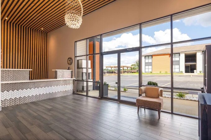 More Photos Of 112 Rock Bridge Rd, Dothan Hotel For Sale