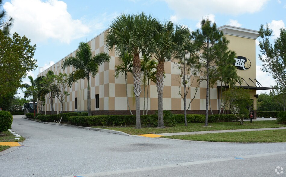 More Photos Of 15828 Mercantile Ct, Jupiter Warehouse For Sale