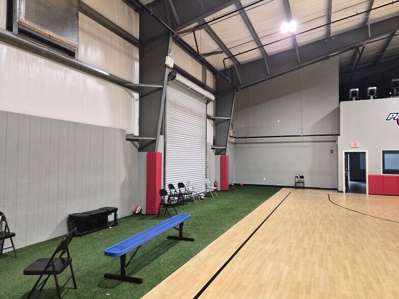 More Photos Of 8200 Cypress Plaza Dr, Jacksonville Health Club For Lease