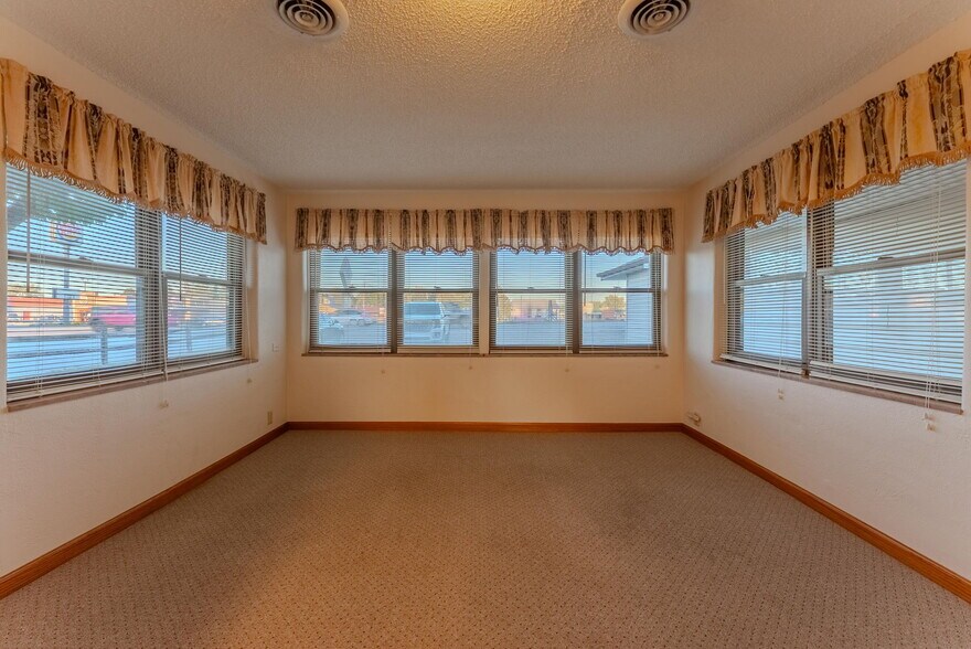 More Photos Of 508 N Broadway, Peru Office For Sale