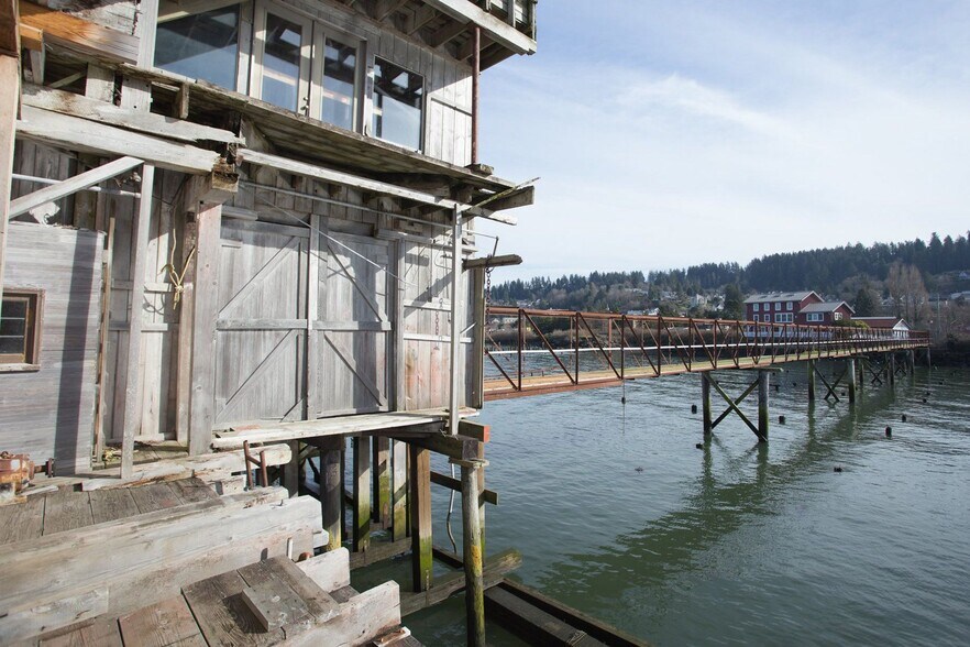 More Photos Of 100 31st St, Astoria Warehouse For Sale