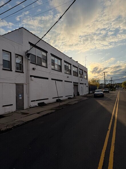 More Photos Of 60 Dickerson St, Newark Light Manufacturing For Lease