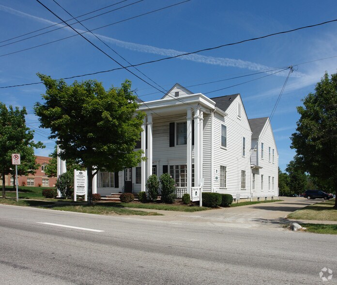 More Photos Of 225 E Liberty St, Medina Office For Lease