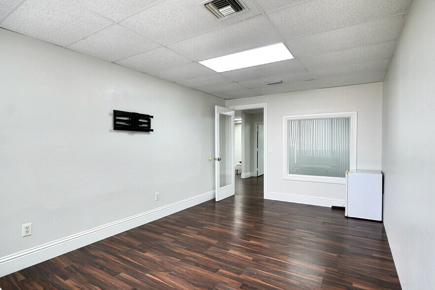 More Photos Of 2826 E Oakland Park Blvd, Fort Lauderdale Office For Lease