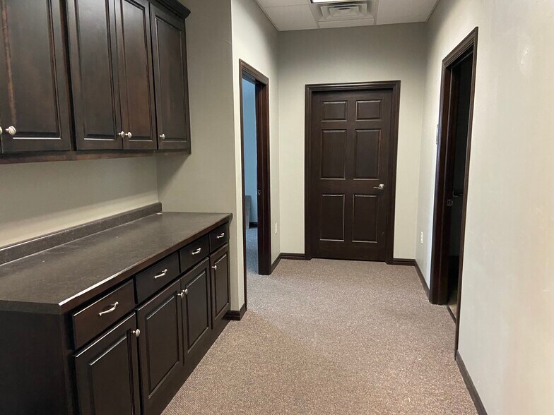 More Photos Of 1255 Scheuring Rd, De Pere Office For Lease