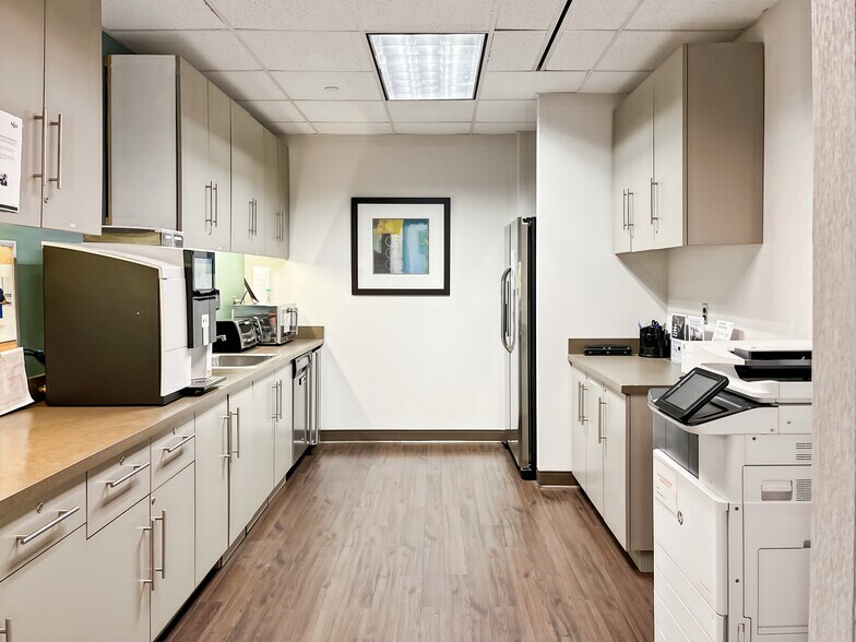 More Photos Of 80 Orville Dr, Bohemia Coworking Space