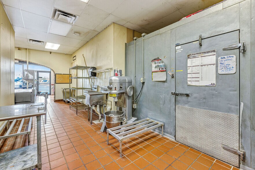 More Photos Of 920 Loveland-Madeira Rd, Loveland Storefront For Lease