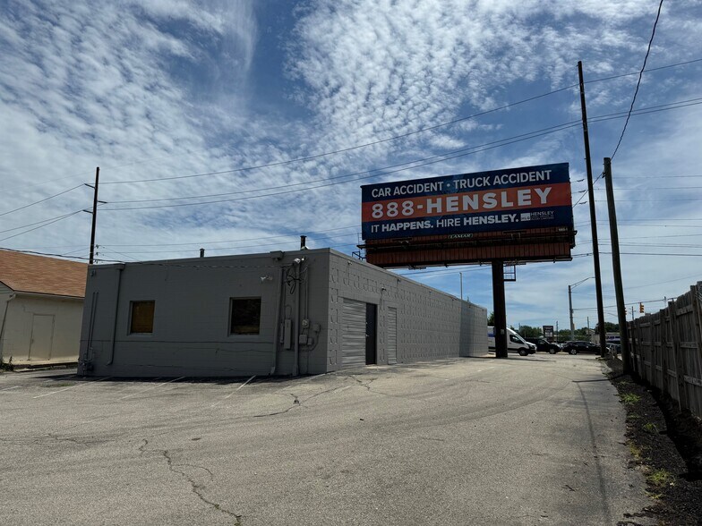 More Photos Of 8208 Allisonville Rd, Indianapolis Medical For Sale