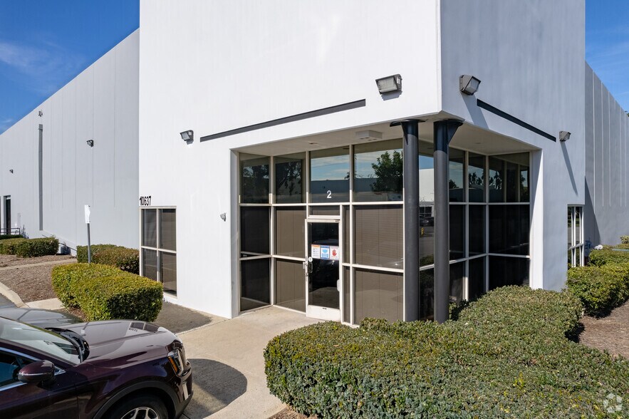 More Photos Of 10631-10637 Hathaway Dr, Santa Fe Springs Warehouse For Lease