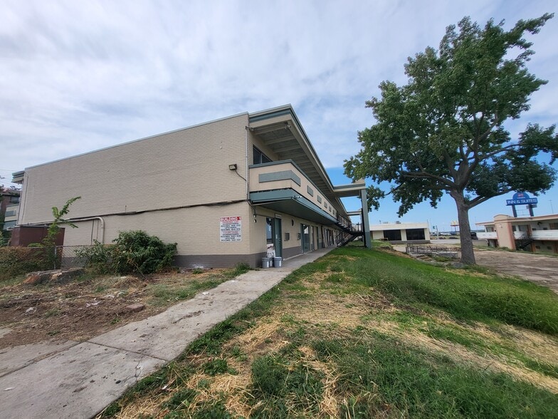 More Photos Of 7350 N Hanley Rd, Hazelwood Hotel For Sale