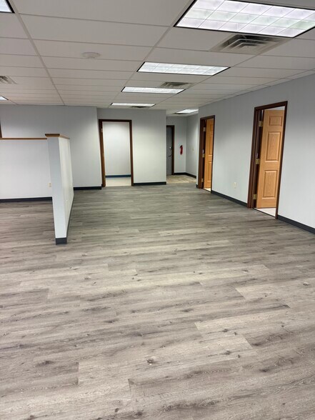 More Photos Of 1542 Industrial Dr, Shawano Showroom For Lease