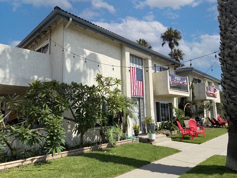 More Photos Of 119 14th St, Huntington Beach Multifamily For Sale