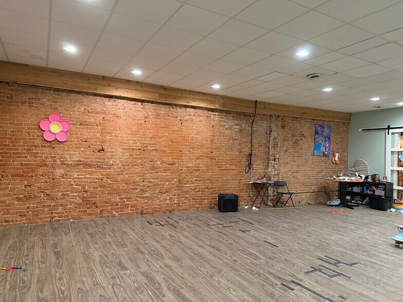 More Photos Of 116 N Bridge St, Chippewa Falls General Retail For Lease