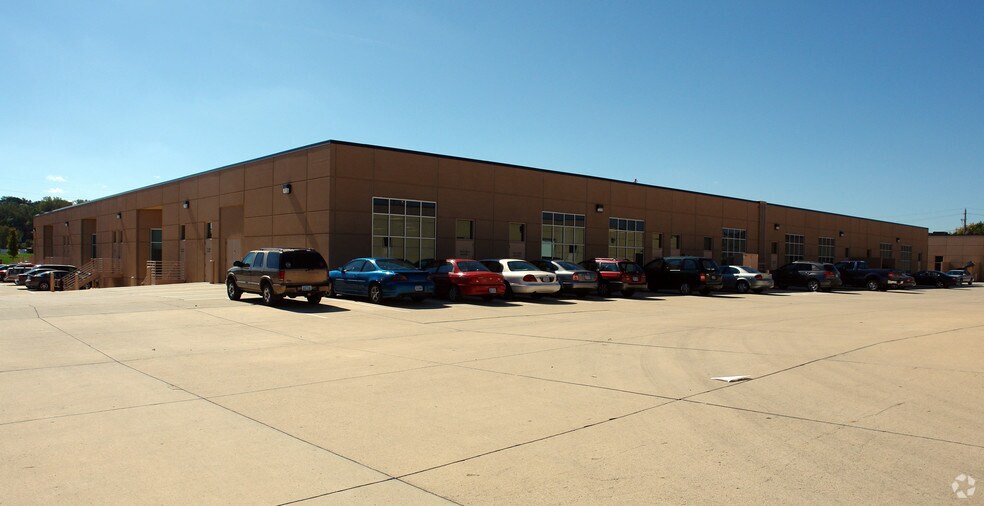 More Photos Of 535 SW 7th St, Des Moines Flex For Lease