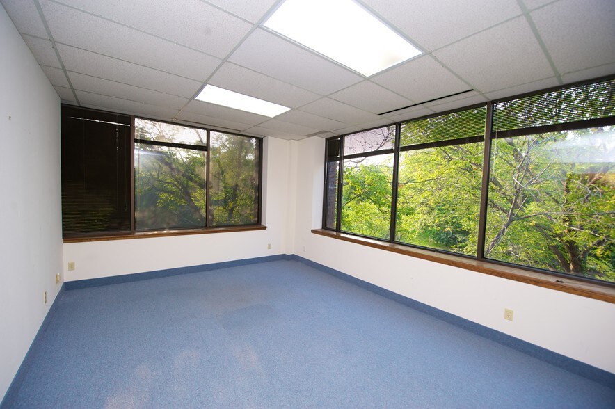 More Photos Of 1721 W Plano Pky, Plano Office For Lease