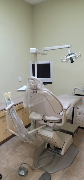 More Photos Of 11647-11657 Artesia Blvd, Artesia Unknown For Lease