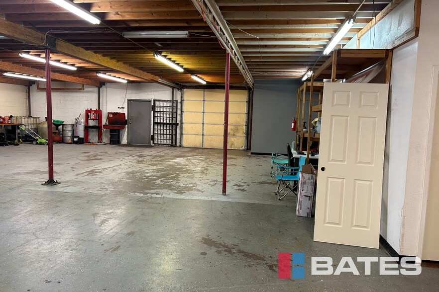 More Photos Of 2921 E Abram St, Arlington Manufacturing For Sale