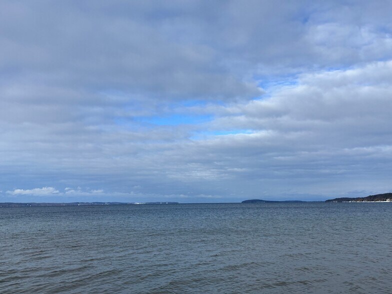 More Photos Of 841 E Front St, Traverse City Hotel For Sale