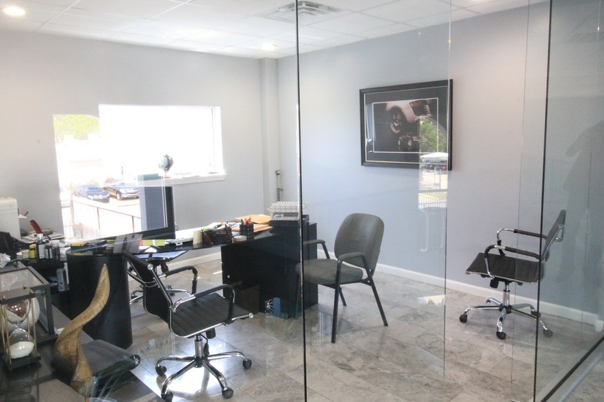 More Photos Of 5827 Star Ln, Houston Warehouse For Sale