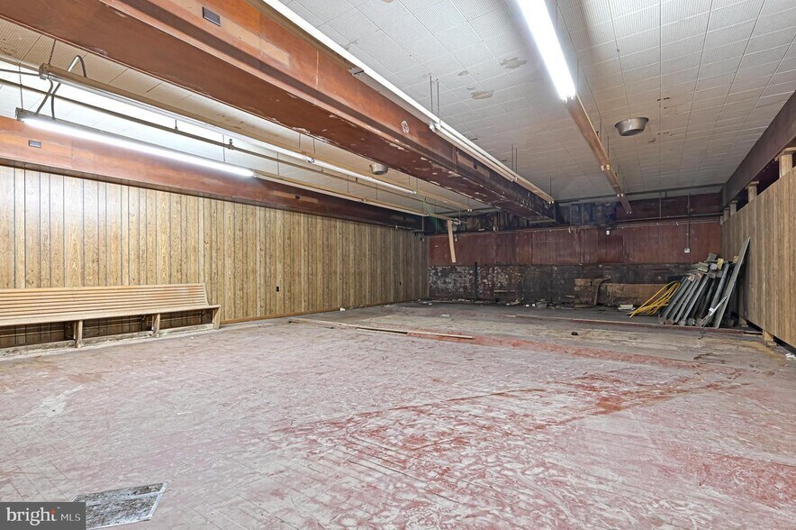 More Photos Of 13 N East Blvd, Vineland Flex For Sale