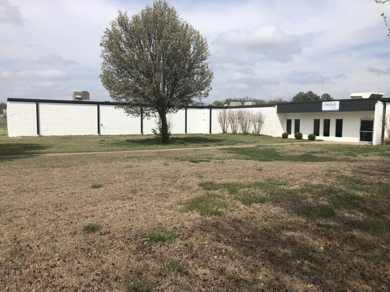More Photos Of 113 W South St, Lincoln Warehouse For Lease