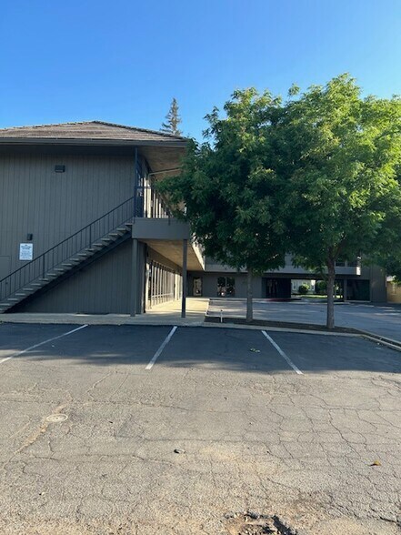 More Photos Of 420 W Pine St, Lodi Office For Sale