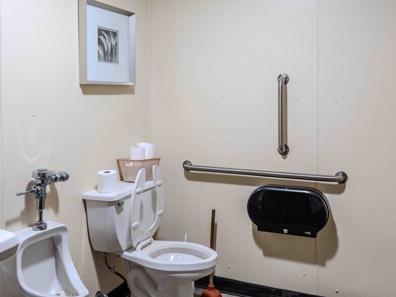 More Photos Of 210 E Galena Ave, Aurora Restaurant For Sale