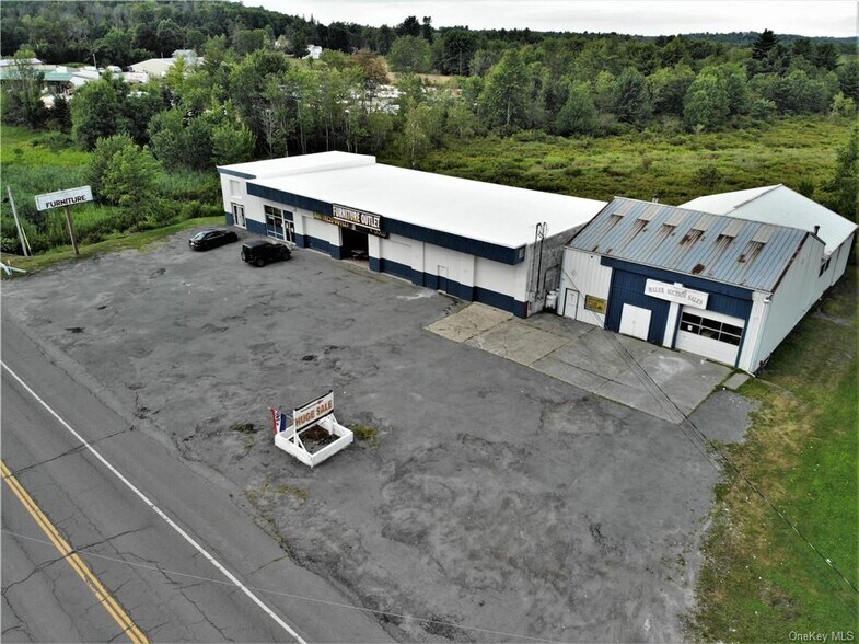 More Photos Of 186 E Broadway, Monticello Service For Sale