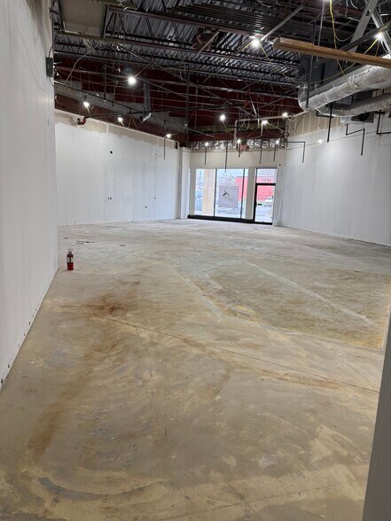 More Photos Of 4671-4697 Commercial Dr, New Hartford Storefront For Lease