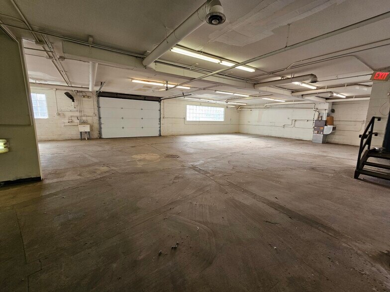 More Photos Of 340 Lake Ave, Rochester Light Distribution For Lease