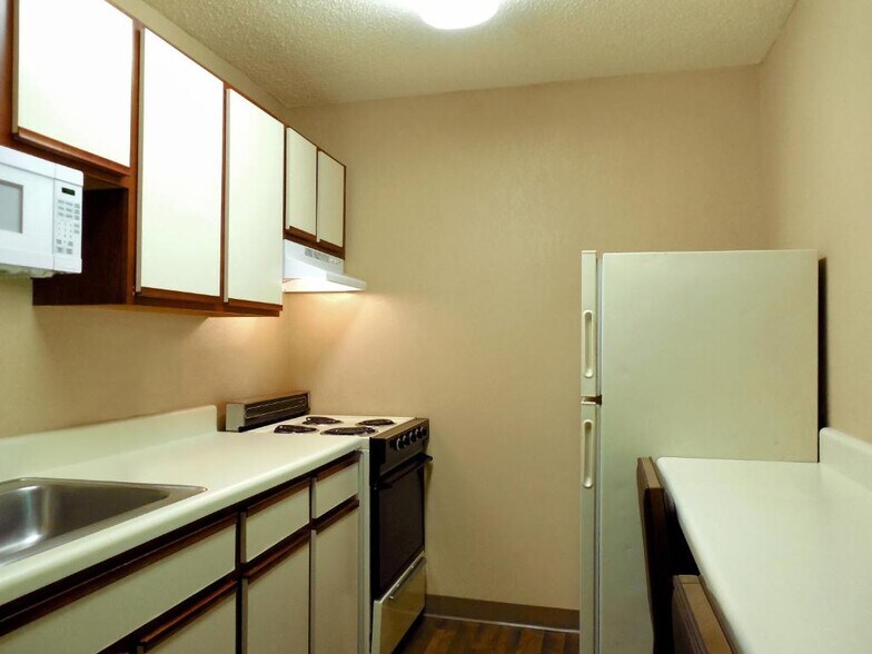More Photos Of 572 E Beasley Rd, Jackson Hotel For Sale