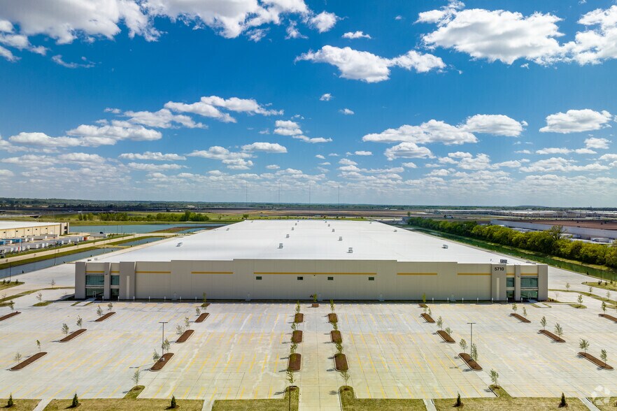 More Photos Of 5710 Inner Park Dr, Edwardsville Distribution For Lease