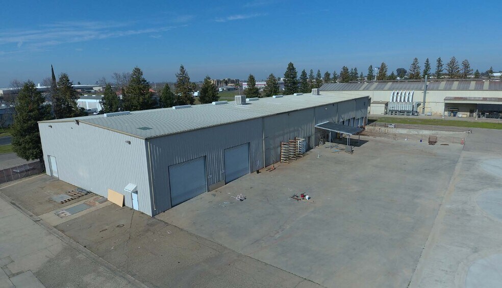 More Photos Of 2901 Falcon Dr, Madera Warehouse For Lease