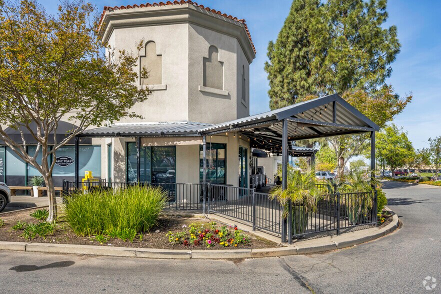 More Photos Of 1950 Douglas Blvd, Roseville Unknown For Lease