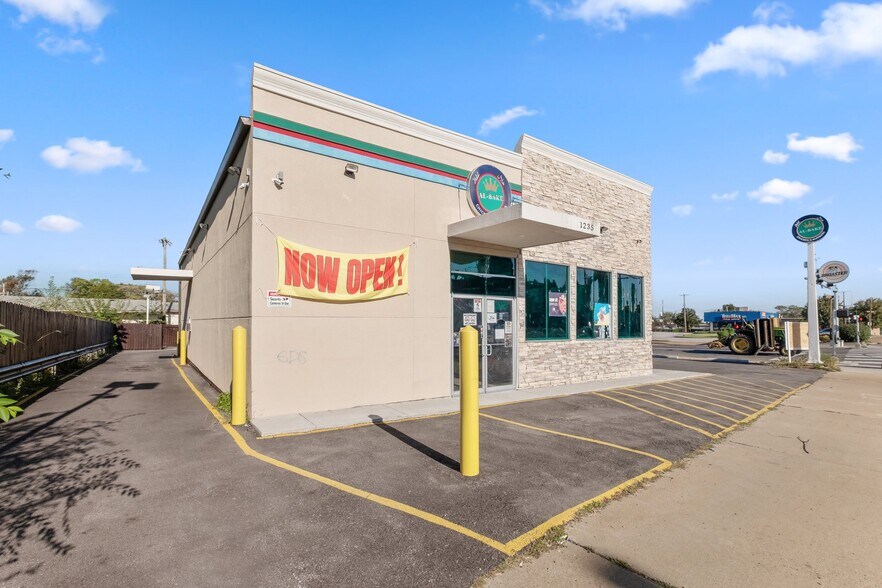 More Photos Of 3610 Page Blvd, Saint Louis Fast Food For Lease