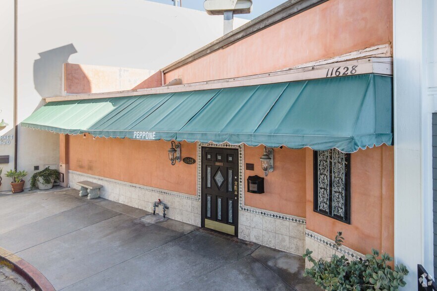 More Photos Of 11628 Barrington Ct, Los Angeles General Retail For Sale