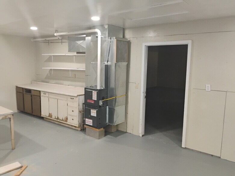 More Photos Of 210 Springfield Rd, Gillespie Flex For Sale