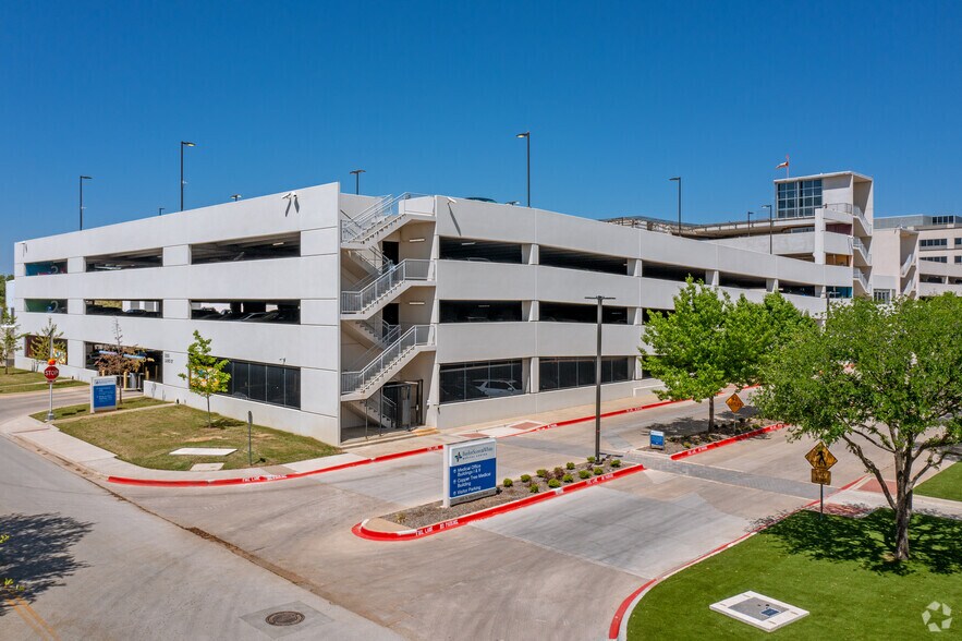 More Photos Of 2021 N MacArthur Blvd, Irving Medical For Lease