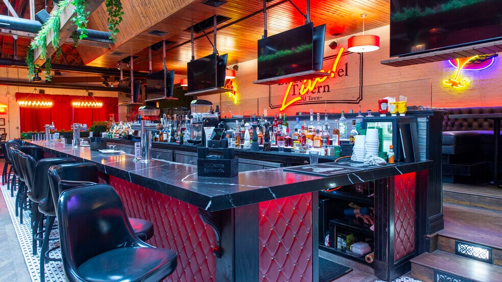 More Photos Of 455 W North Ave, Chicago Restaurant For Lease