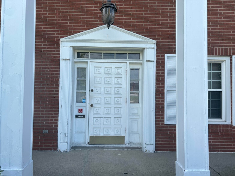 More Photos Of 15501 Munn Rd, Cleveland Office For Lease