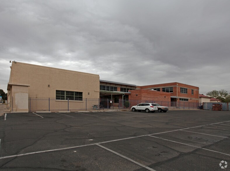 More Photos Of 325 W 2nd St, Tucson Lodge Meeting Hall For Lease