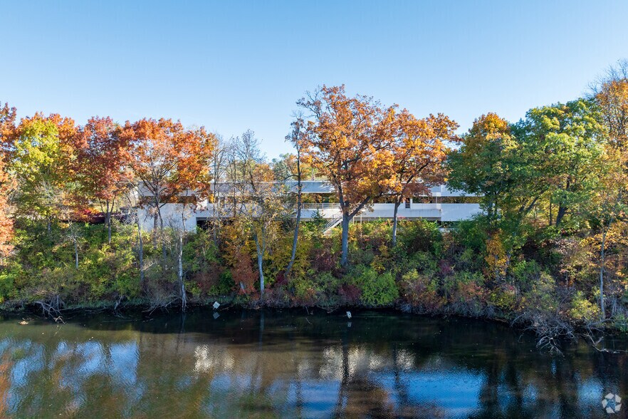 More Photos Of 600 Plastics Pl, Kalamazoo Office For Sale