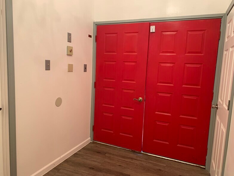 More Photos Of 35 Murray St, Saint Clair Specialty For Sale