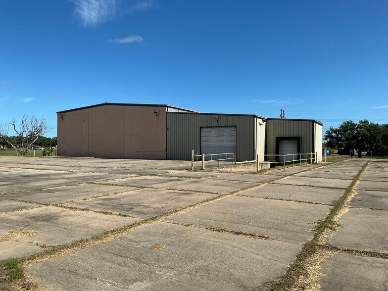 More Photos Of 908 Cecilia St, Alice Warehouse For Lease